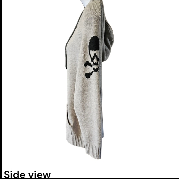 TORRID Plus Size Gray & Black Hooded Skull Graphic Jacket Size 2X-3X - Picture 4 of 16